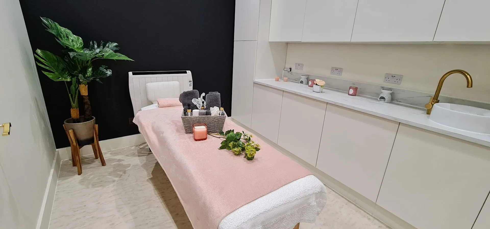The calm treatment room at AFSOO Beauty